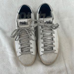 P448 tennis shoes size 39 (size 9)